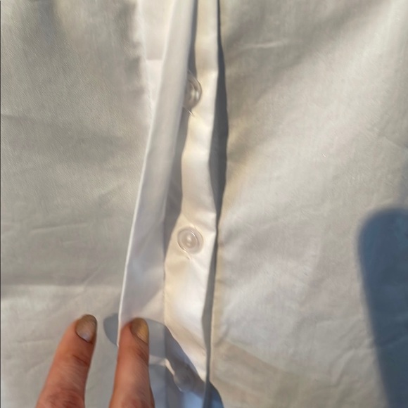 Leo & Ugo Elegant White Blouse with Pearl Detailing 120$ retail - Picture 5 of 8